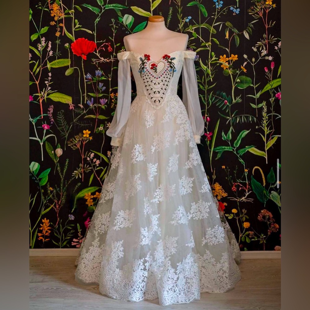 Chotronette Snow White Embroidered Wedding Dress